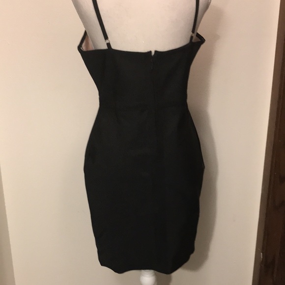 Windsor laced V-neck dress - Picture 4 of 6